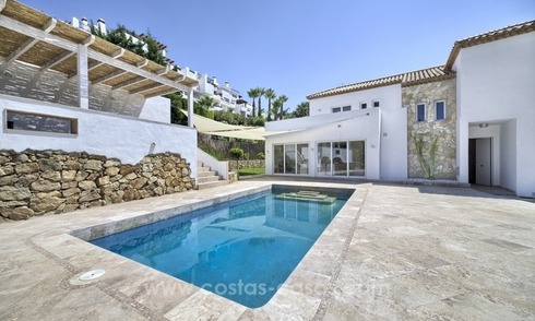 Contemporary villa for sale in a gated community in Nueva Andalucía – Marbella 