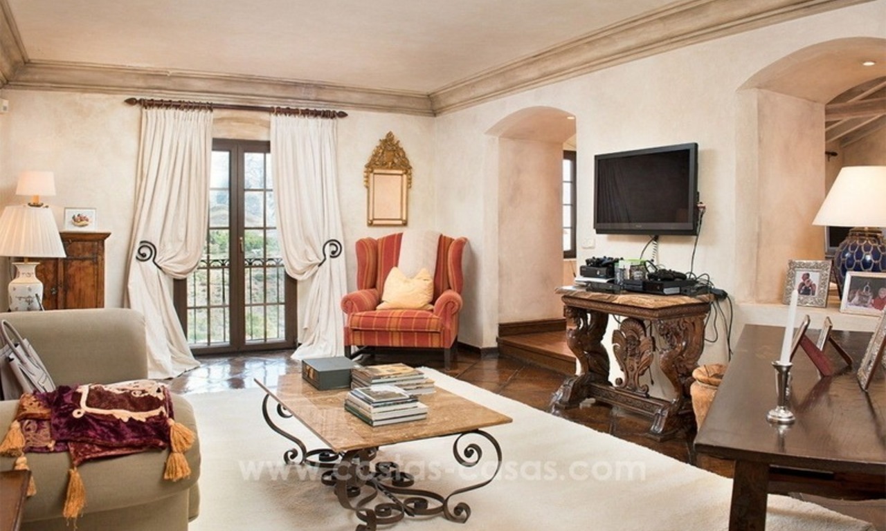 Classical country style villa for sale in El Madroñal, Benahavis - Marbella 37
