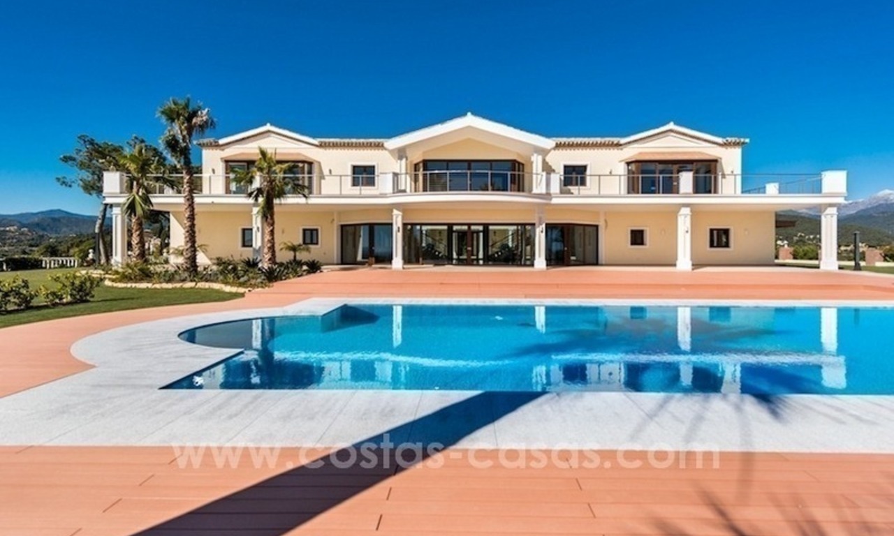 Exclusive Modern - Andalusian villa for sale in Marbella - Benahavis 3