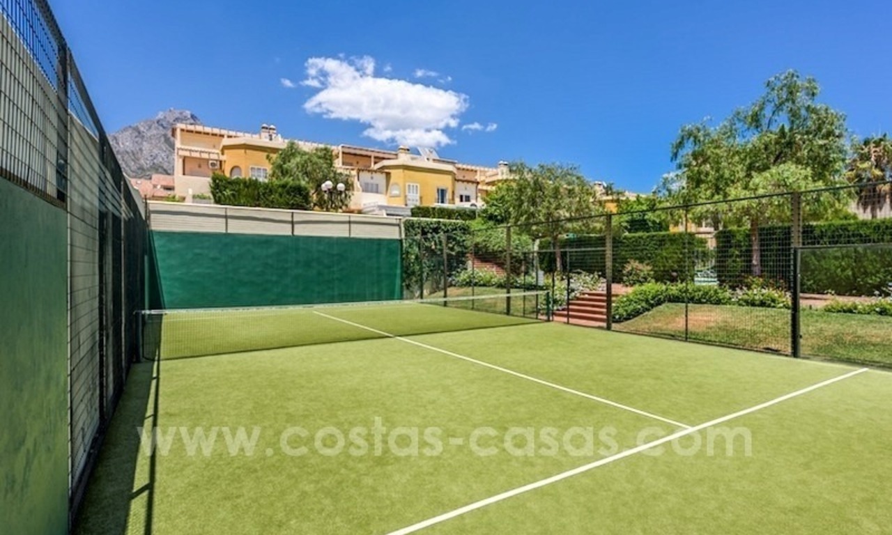 Bargain townhouses for sale on the Golden Mile in Marbella 33