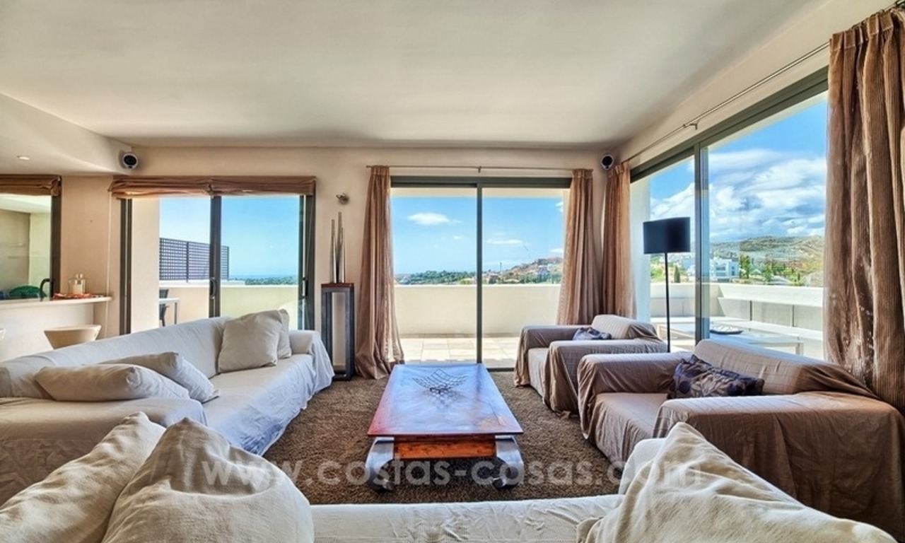 Luxury frontline golf modern penthouse apartment for sale in a 5*golf resort in Benahavis - Marbella 10