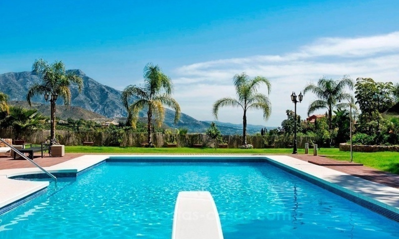 Grand villa for sale with sea view in El Madroñal, Benahavis - Marbella 3