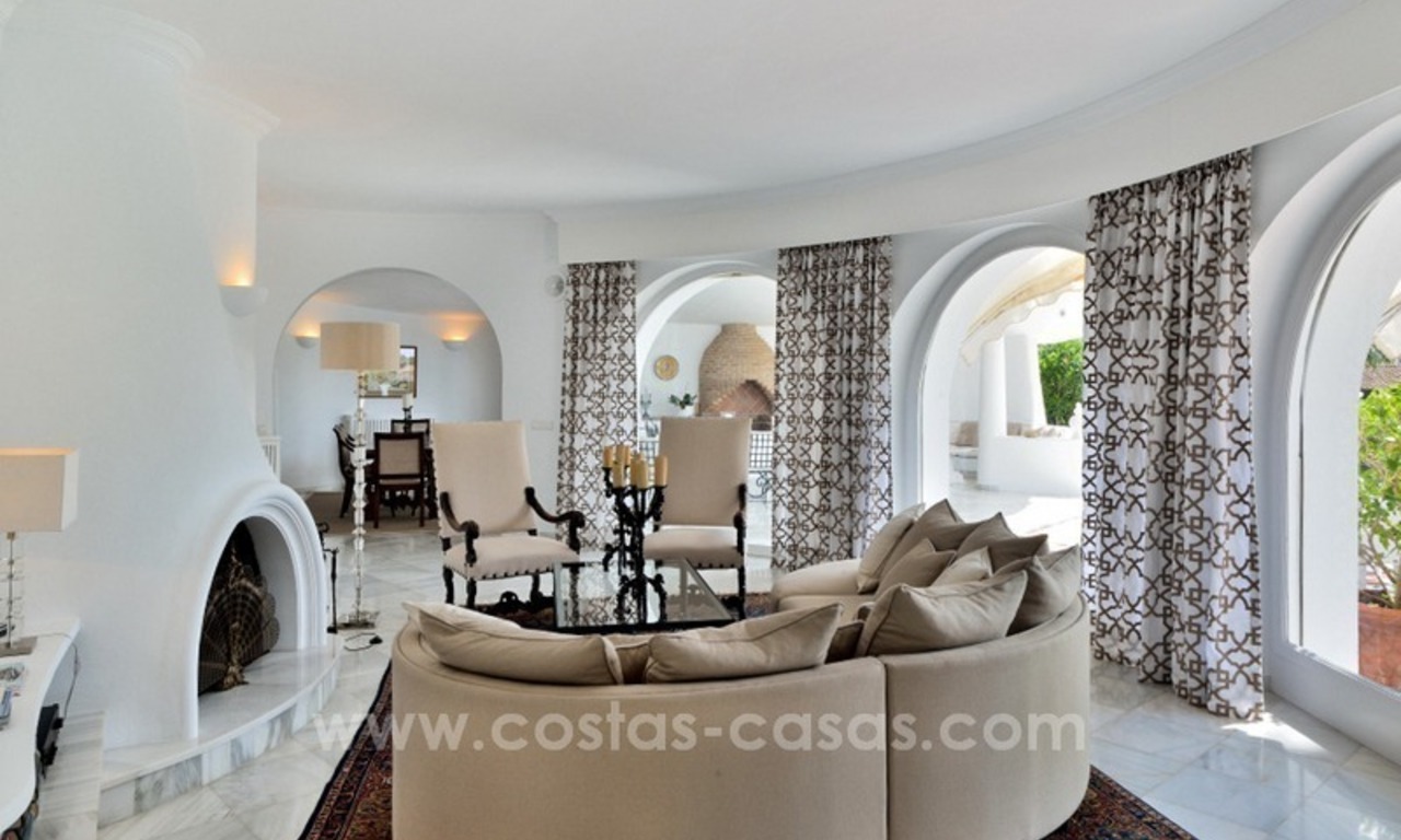 Stylish villa in perfect condition for sale on the Golden Mile, Marbella 4