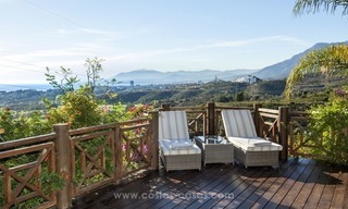 Villa with sea views for sale in East Marbella 7