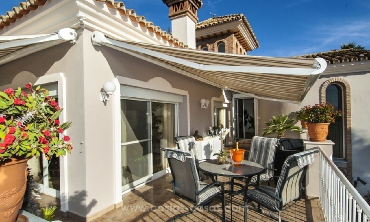 Villa with sea views for sale in East Marbella 6