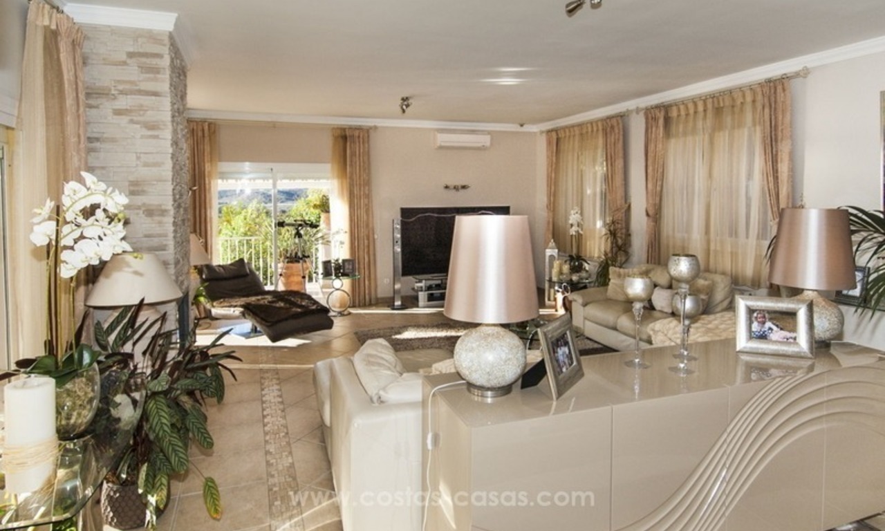 Villa with sea views for sale in East Marbella 15