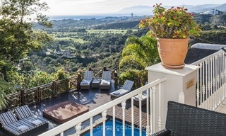 Villa with sea views for sale in East Marbella 4