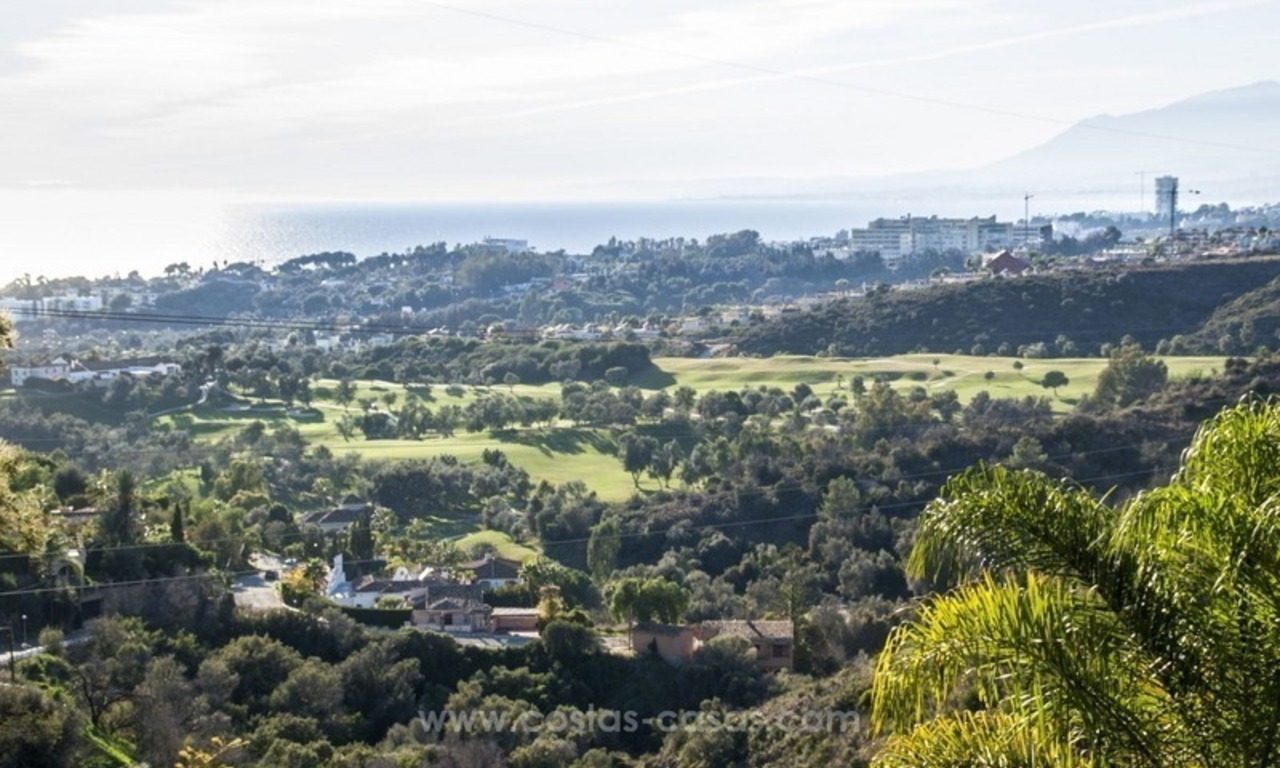 Villa with sea views for sale in East Marbella 1