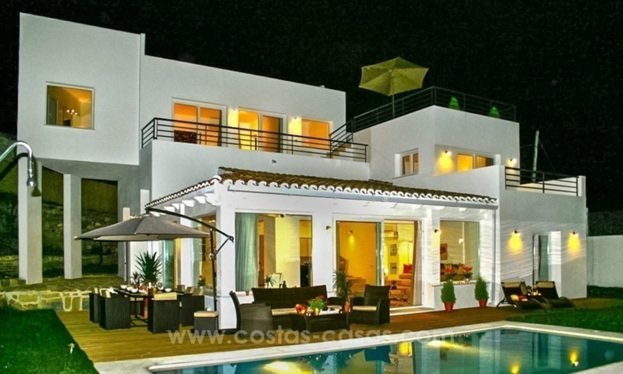 Modern contemporary villa with excellent panoramic sea views in Marbella 22
