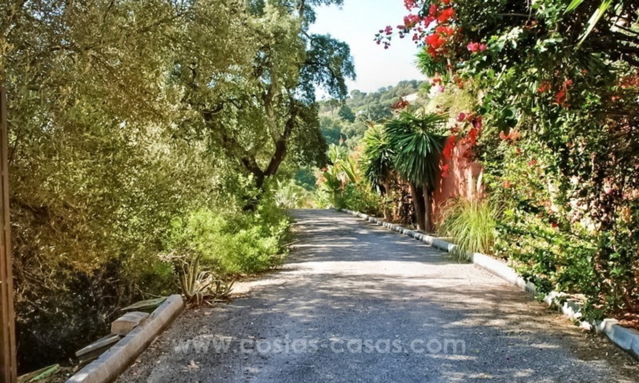 Charming villa for sale with excellent sea views in El Madroñal, Benahavis - Marbella 3