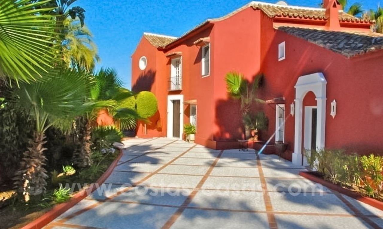 Charming villa for sale with excellent sea views in El Madroñal, Benahavis - Marbella 1