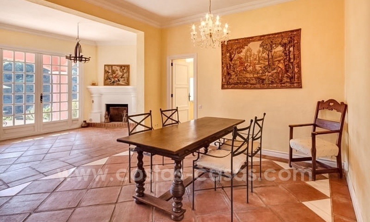 Charming villa for sale with excellent sea views in El Madroñal, Benahavis - Marbella 16