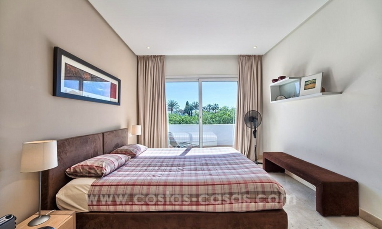 Apartment in a frontline beach complex for sale on the New Golden Mile, Estepona 18
