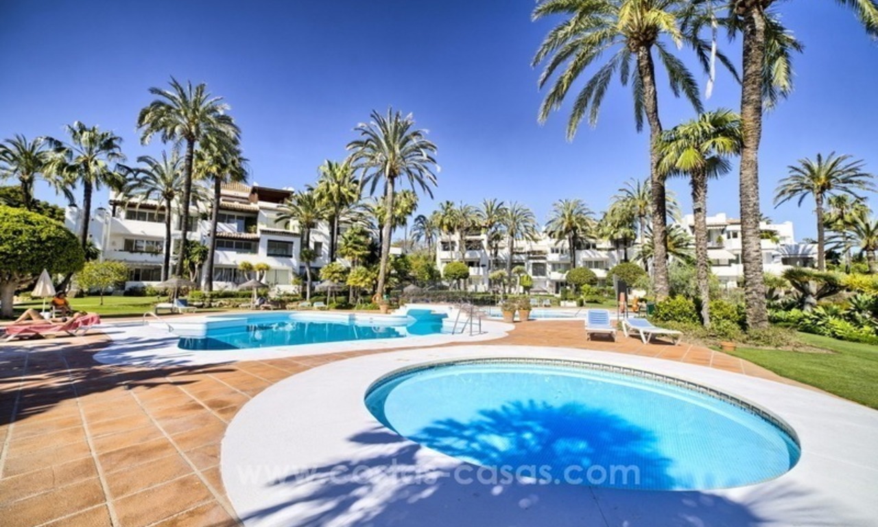 Apartment in a frontline beach complex for sale on the New Golden Mile, Estepona 1