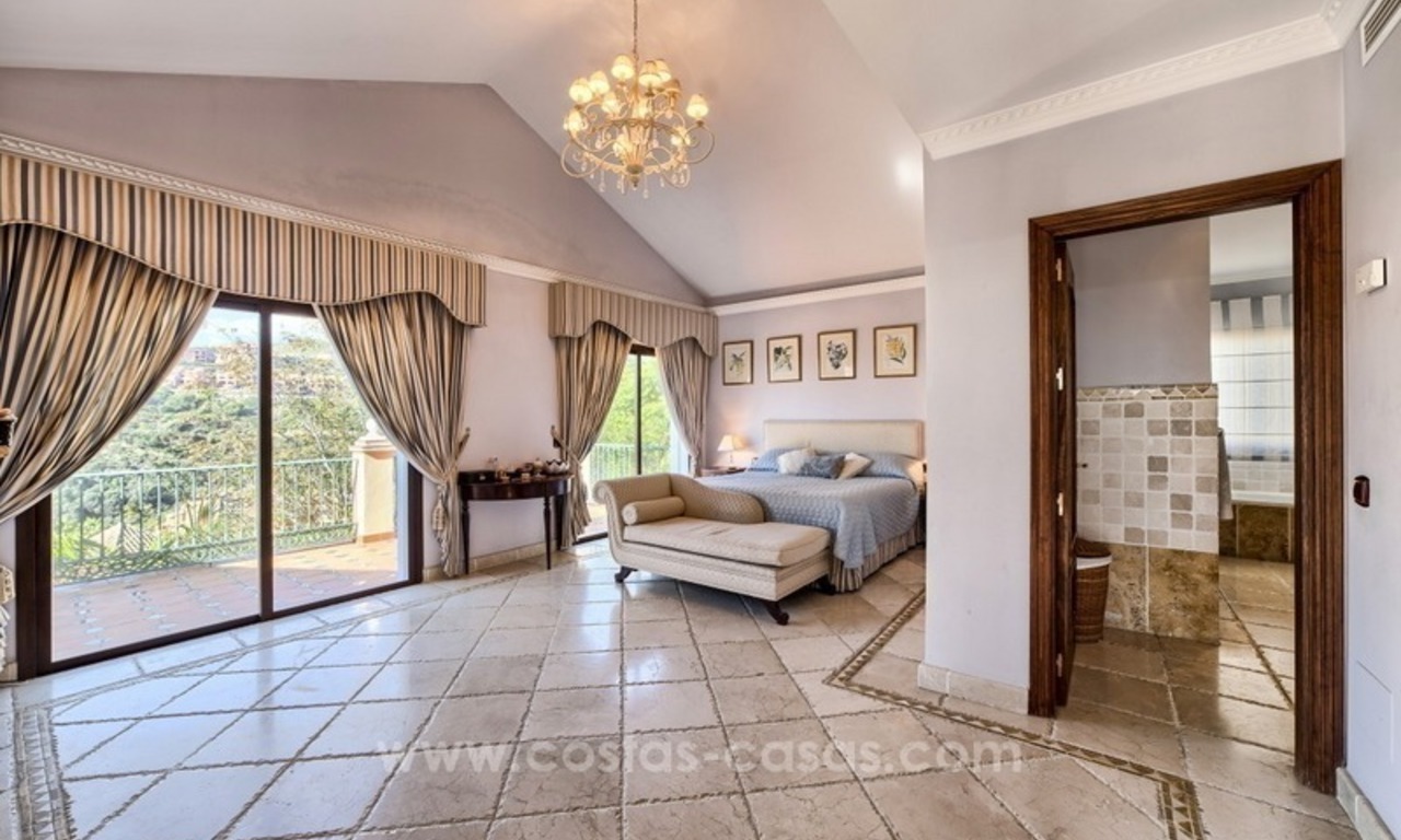 Spacious, quality villa for sale with sea views in Benahavis - Marbella 21