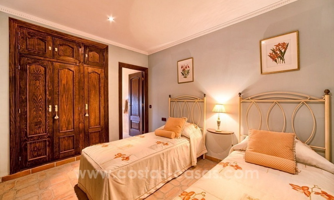 Spacious, quality villa for sale with sea views in Benahavis - Marbella 25