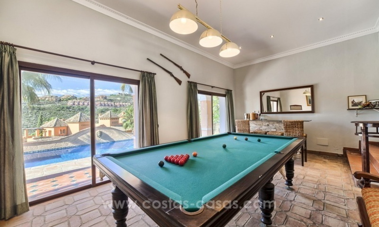 Spacious, quality villa for sale with sea views in Benahavis - Marbella 27
