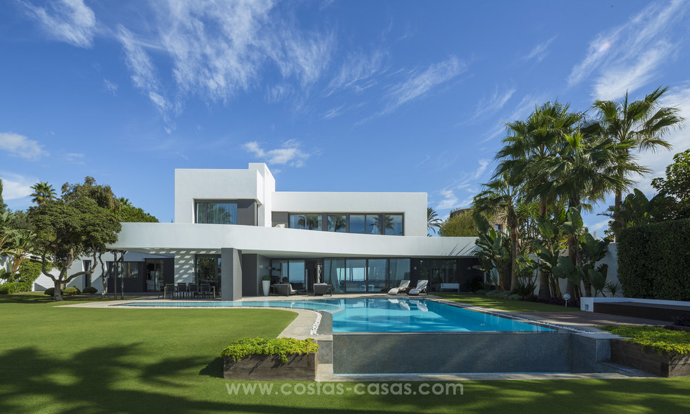Modern Frontline beach villa for sale on the East of Marbella 14983