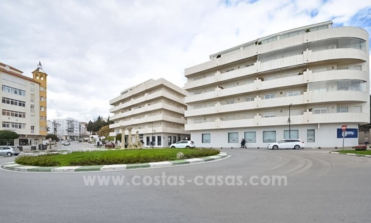Modern beachfront apartment for sale, on the boulevard in the centre of Estepona 27