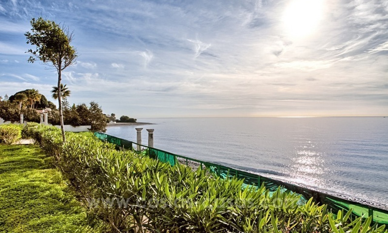Beachfront plot with Villa Building Project for sale on the New Golden Mile, Marbella - Estepona 4