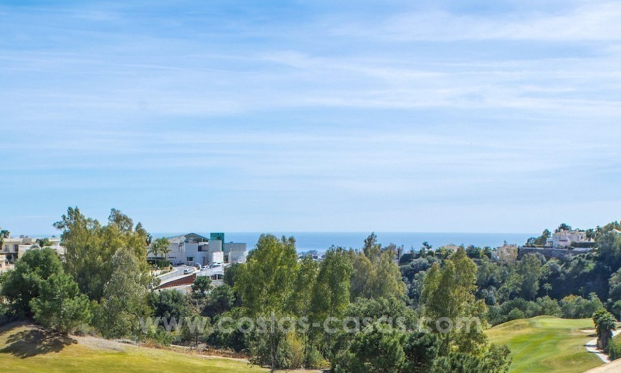 Large frontline golf villa for sale in Nueva Andalucía, Marbella 4
