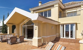 Large frontline golf villa for sale in Nueva Andalucía, Marbella 19