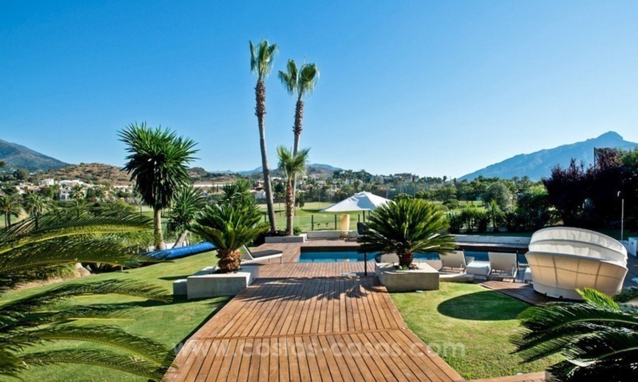 Contemporary refurbished frontline golf villa for sale in Nueva Andalucía, Marbella 3