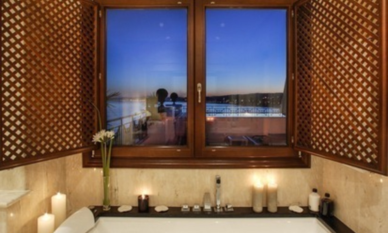 Frontline beach luxury apartment for sale, Estepona, Costa del Sol 18