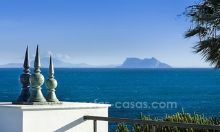 Frontline beach luxury apartment for sale, Estepona, Costa del Sol 10