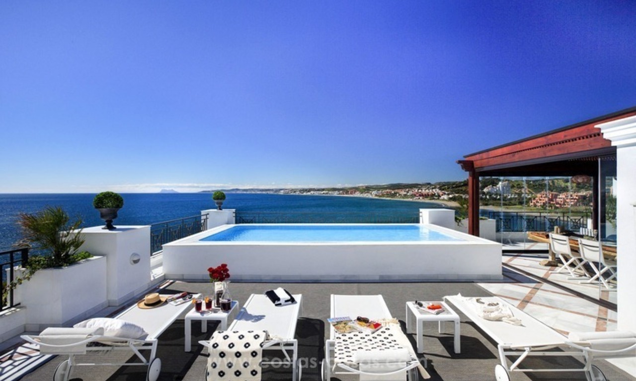Frontline beach luxury apartment for sale, Estepona, Costa del Sol 2