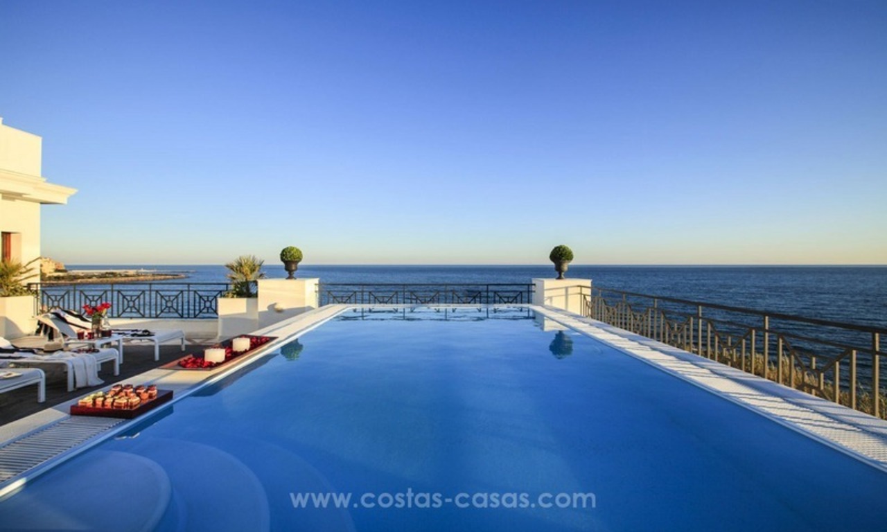 Frontline beach luxury apartment for sale, Estepona, Costa del Sol 1