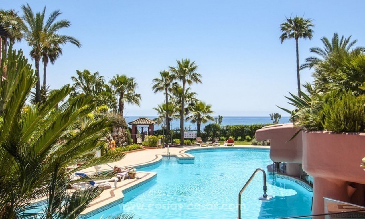 Luxury beachfront penthouse apartment for sale on the New Golden Mile between Marbella and Estepona 41