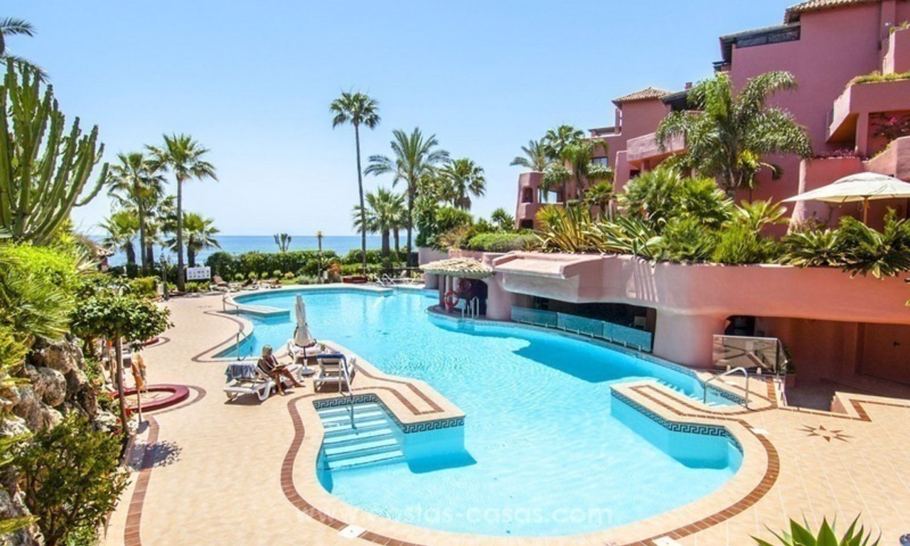 Luxury beachfront penthouse apartment for sale on the New Golden Mile between Marbella and Estepona 40