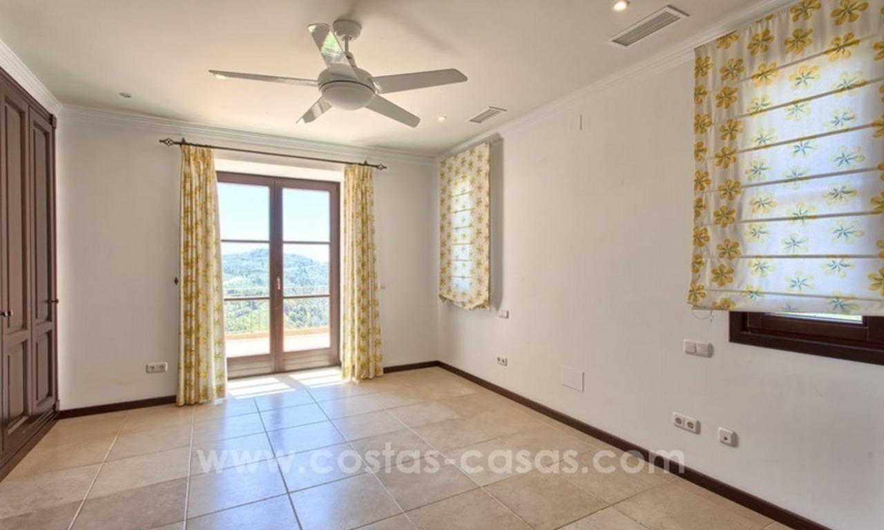For Sale: Classic Villa at Golf Resort in Benahavís – Marbella 28