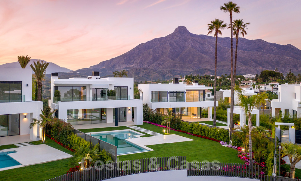SOLD. Opportunity! Last villa! Brand New modern Villa for sale on the Golden Mile, Marbella. In a gated and secure complex. Special discount! 30193