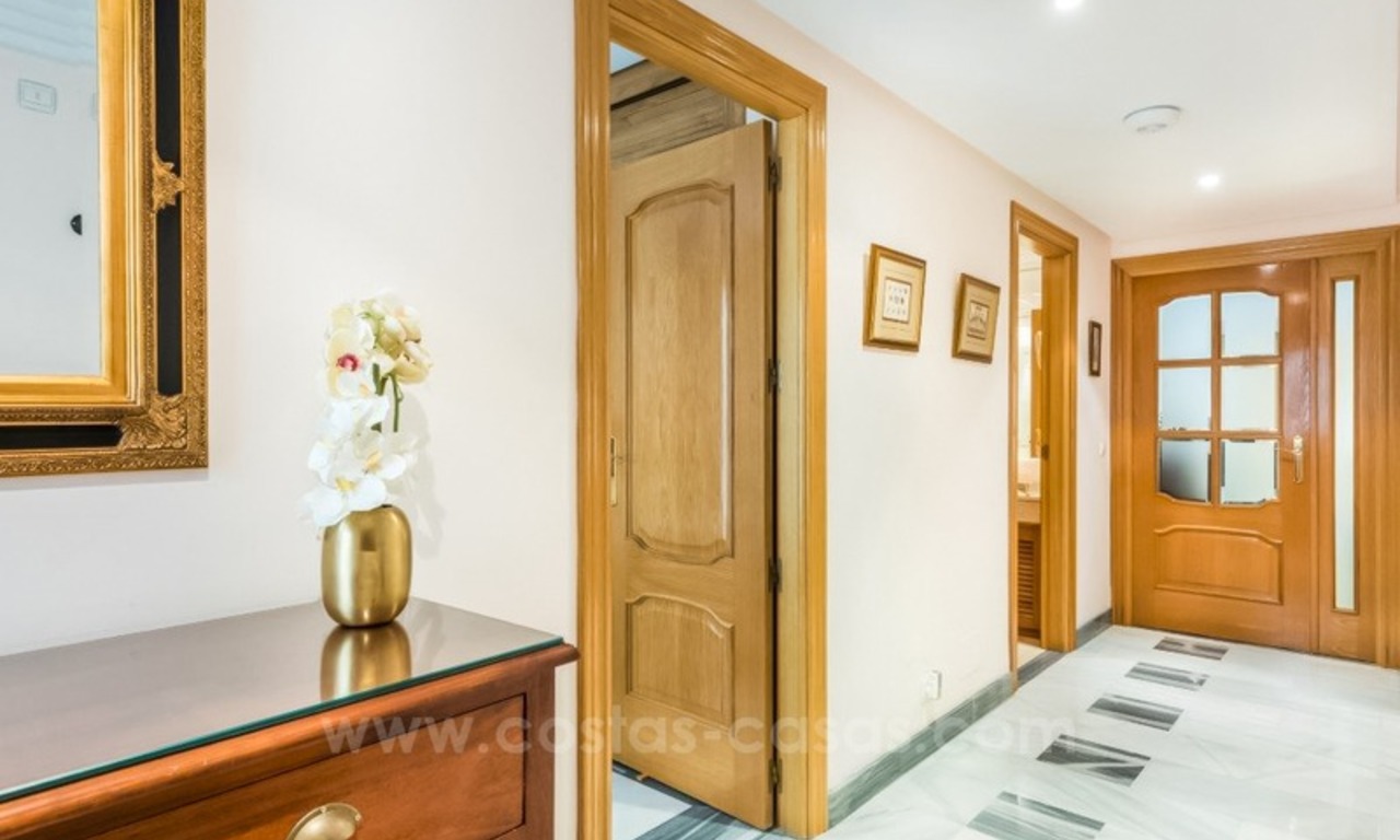 Opportunity: For Sale in Gran Marbella: Fantastic apartment frontline beach 12