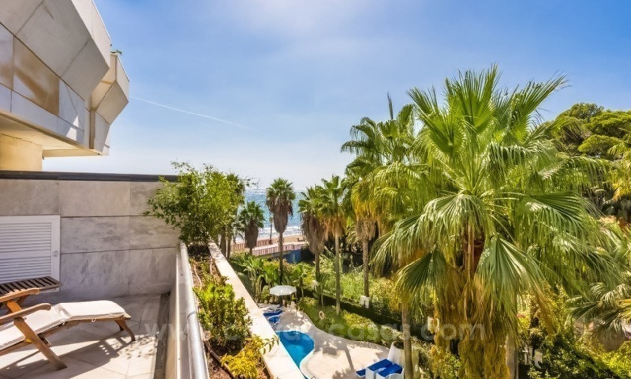 Opportunity: For Sale in Gran Marbella: Fantastic apartment frontline beach 9
