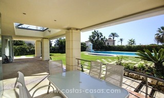 Beachside villa for sale - East Marbella - Costa del Sol 5