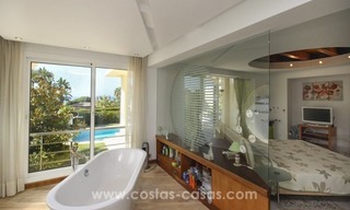 Beachside villa for sale - East Marbella - Costa del Sol 11