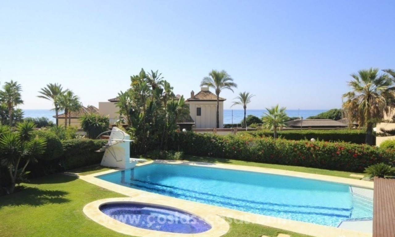 Beachside villa for sale - East Marbella - Costa del Sol 12