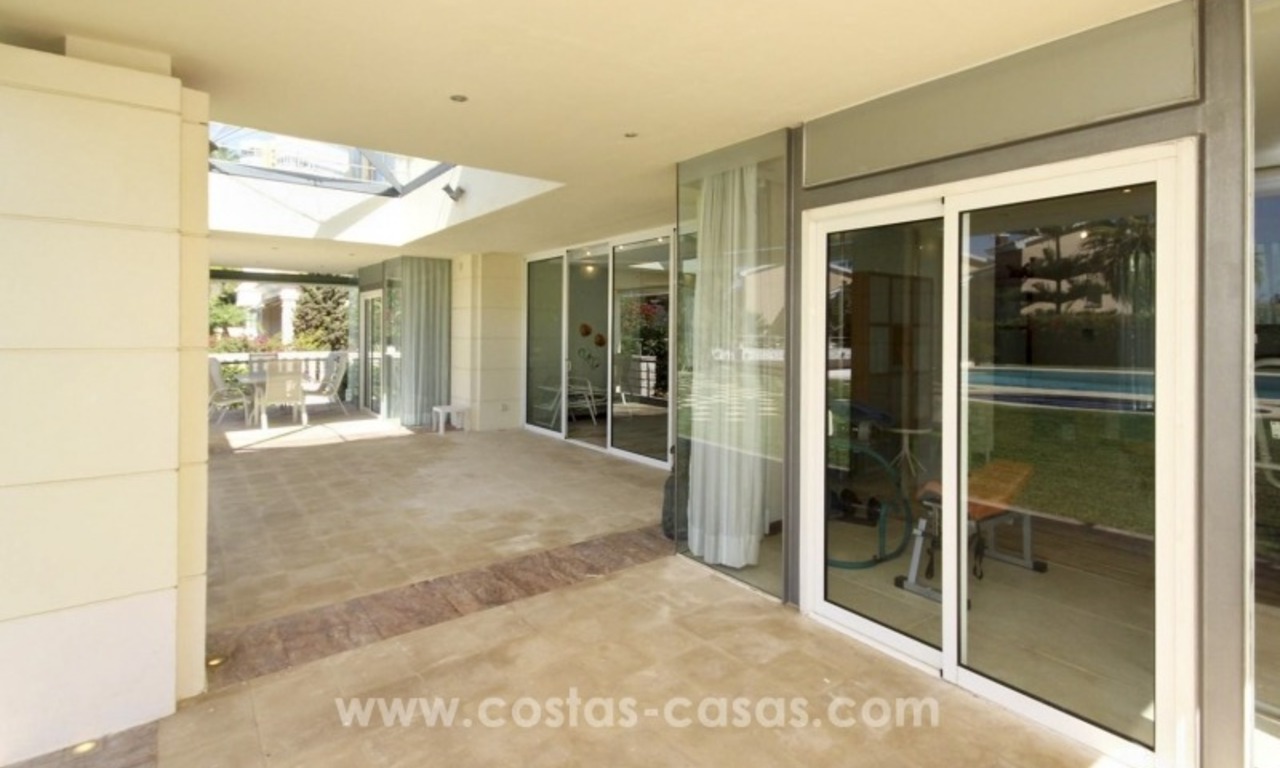 Beachside villa for sale - East Marbella - Costa del Sol 26