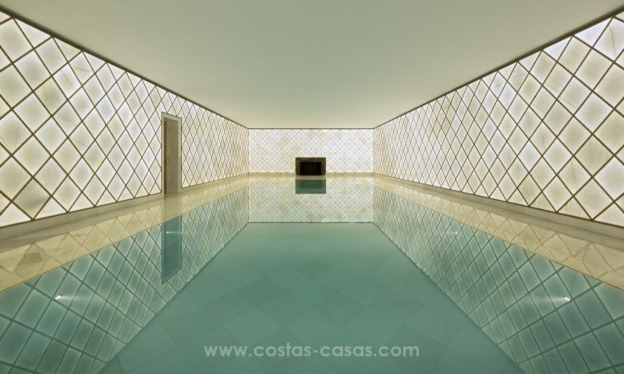 Unique palatial mansion for sale on the Golden Mile, Marbella. Incredible price reduction! 26