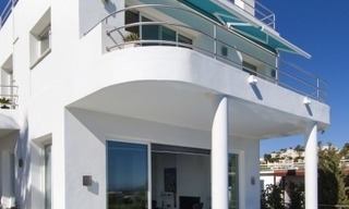 Contemporary golf villa for sale with splendid sea view in an up-market area of Nueva Andalucia - Marbella 2