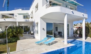 Contemporary golf villa for sale with splendid sea view in an up-market area of Nueva Andalucia - Marbella 3