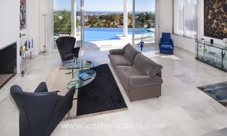 Contemporary golf villa for sale with splendid sea view in an up-market area of Nueva Andalucia - Marbella 12