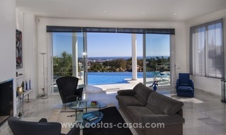 Contemporary golf villa for sale with splendid sea view in an up-market area of Nueva Andalucia - Marbella 11