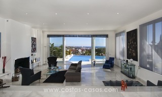 Contemporary golf villa for sale with splendid sea view in an up-market area of Nueva Andalucia - Marbella 13