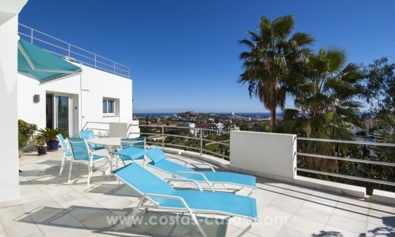 Contemporary golf villa for sale with splendid sea view in an up-market area of Nueva Andalucia - Marbella 24