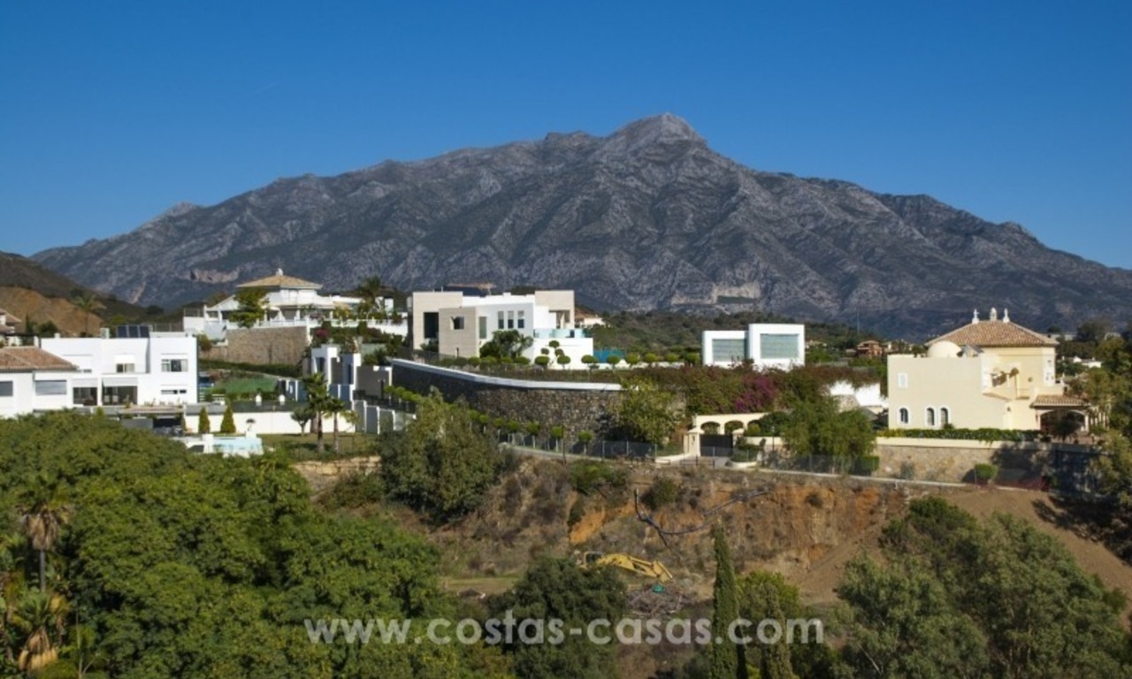Contemporary golf villa for sale with splendid sea view in an up-market area of Nueva Andalucia - Marbella 37