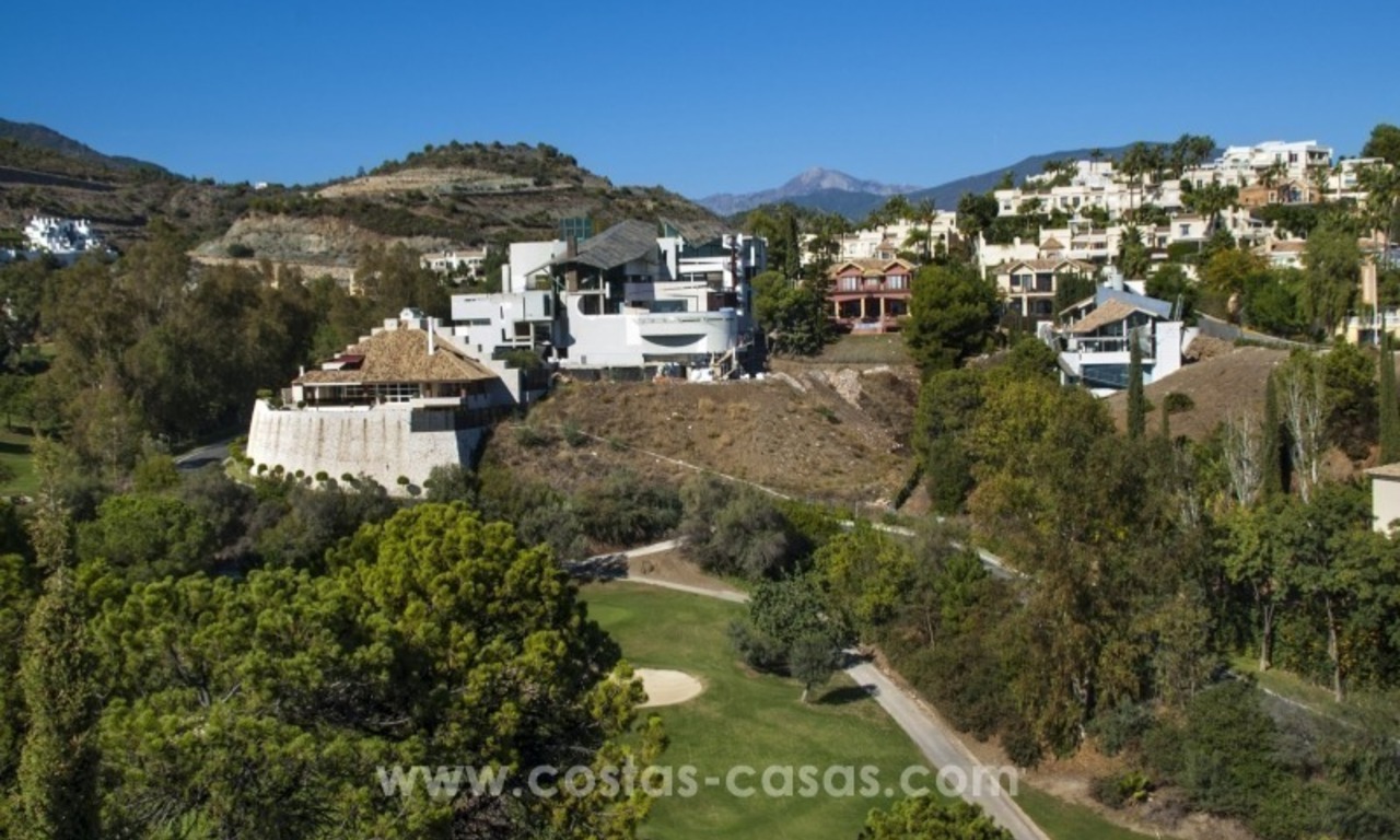 Contemporary golf villa for sale with splendid sea view in an up-market area of Nueva Andalucia - Marbella 38